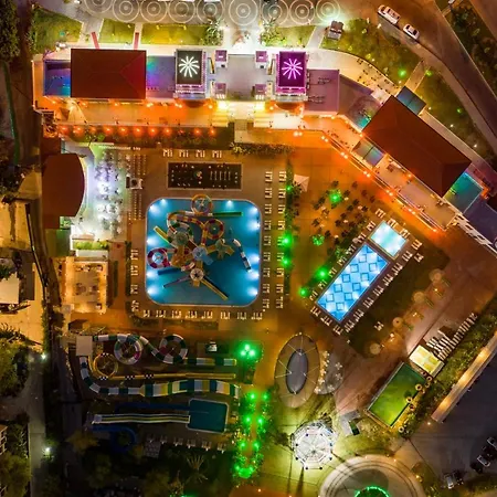 酒店 Club Aqua Plaza 4*