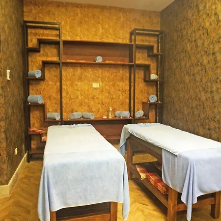 Club Aqua Plaza Hotel 4*